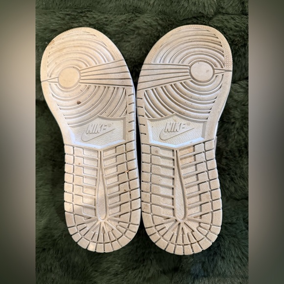 Nike Jordan Low Neutral Grey - Picture 7 of 9